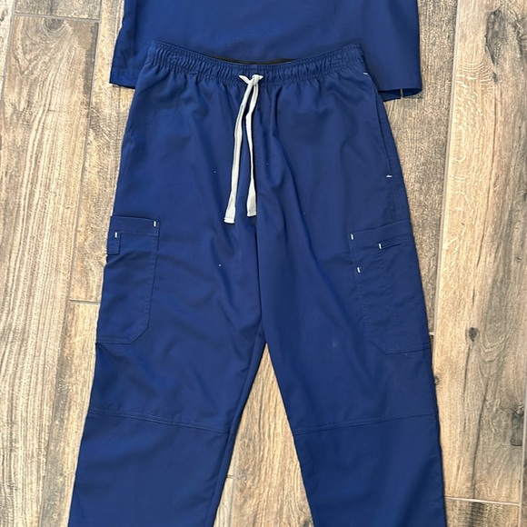 Men’s Greys Anatomy scrub set. Top is size small, bottoms are size medium - Picture 2 of 6
